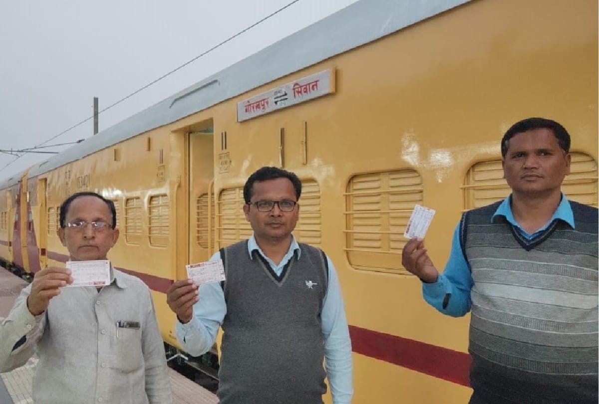 Passenger train ran from Gorakhpur after one year due to lockdown and corona