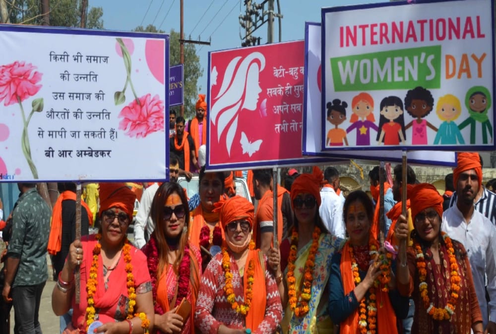Haridwar Kumbh Mela 2021: Saints Give Message of women's Empowerment during peshwai photos