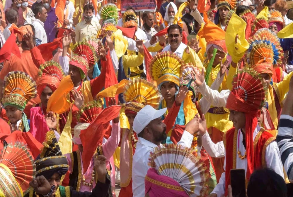 Haridwar Kumbh Mela 2021: Uttarakhand Former CM Harish Rawat Welcome Peshwai By play Dhol photos