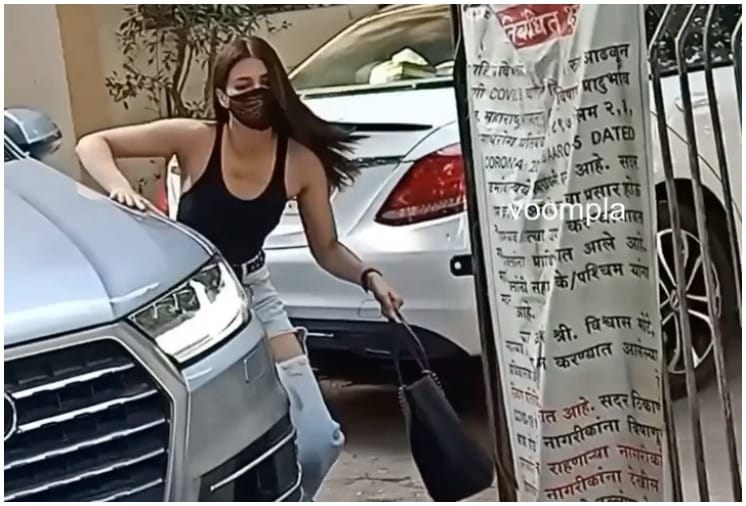 Kriti Sanon Loses Balance Due to High Heels During Getting Out of her Car Video Goes Viral
