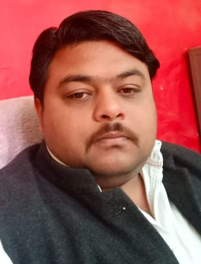 जिला खादी ग्रामोद्योग अधिकारी आनंद शुक्ला। संवाद