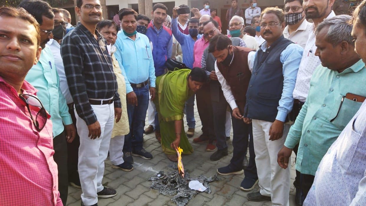 teachres protest in colectrate