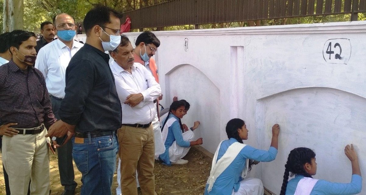 Hathras: Students show their skills in Rangotsav