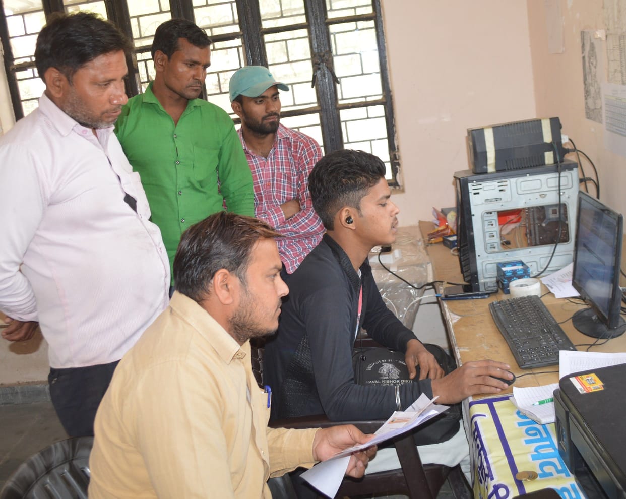 Hathras: Challenge of recovery from 47 thousand defaulters in seven days