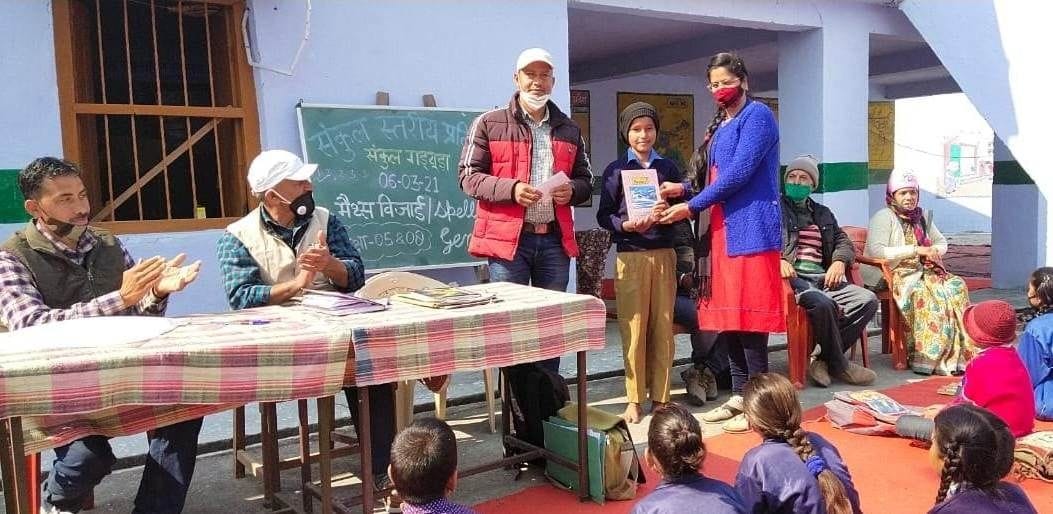 Anjali and Abhishek win in Maths Wizard