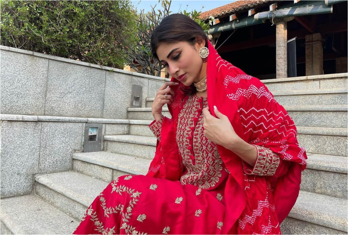 mouni roy look like new bride in red embroidered kurta worth 34k
