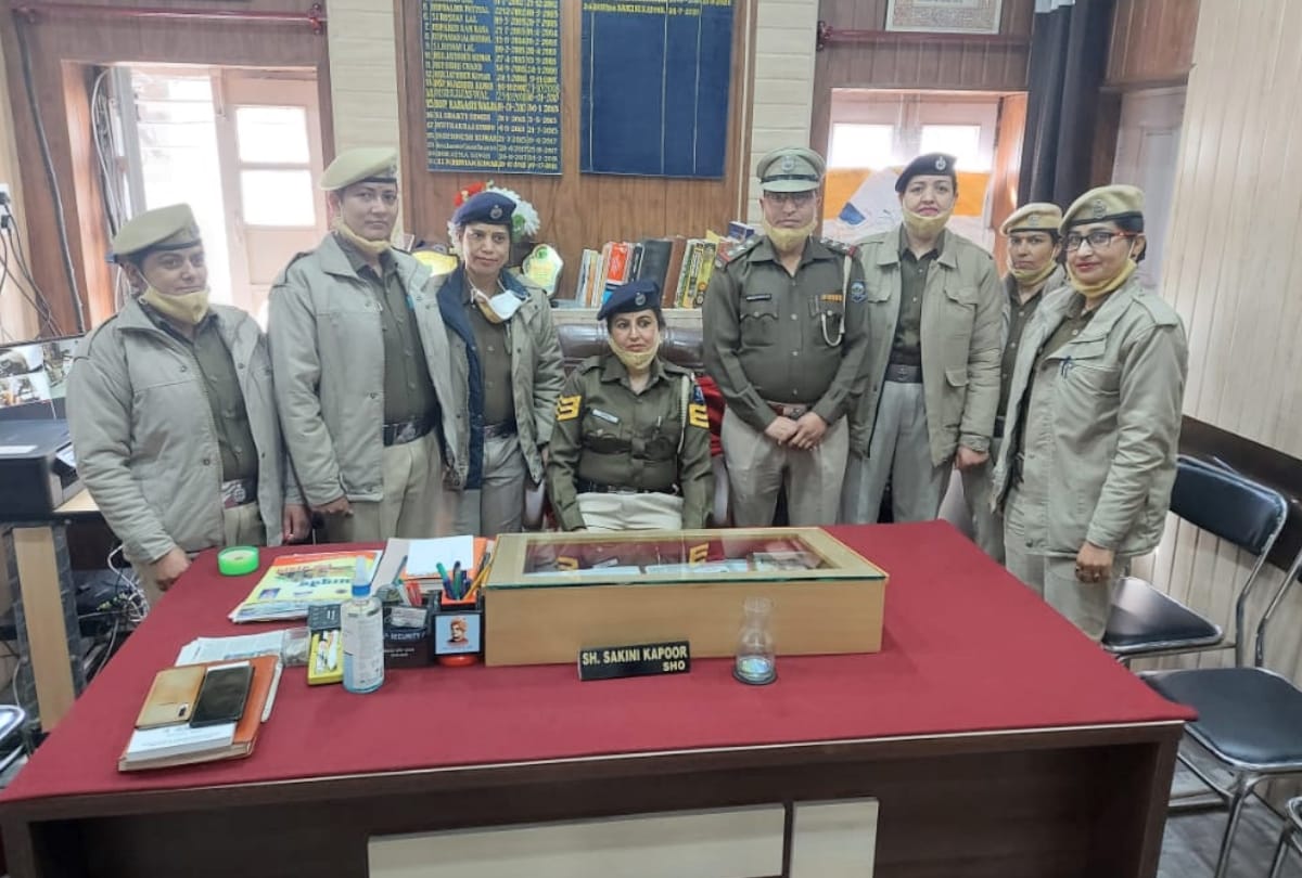 international women's day 2021: Head constable Sunita Become SHO Of Police Station For One Day in Chamba