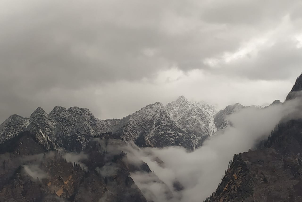 Uttarakhand Weather Forecast Today Update : snowfall in uttarakhand hilly areas photos