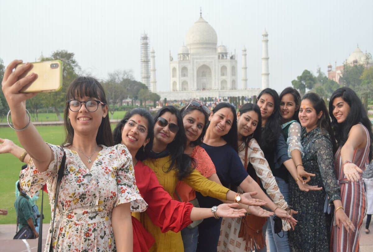 Taj Mahal Entry Free At Woman's Day