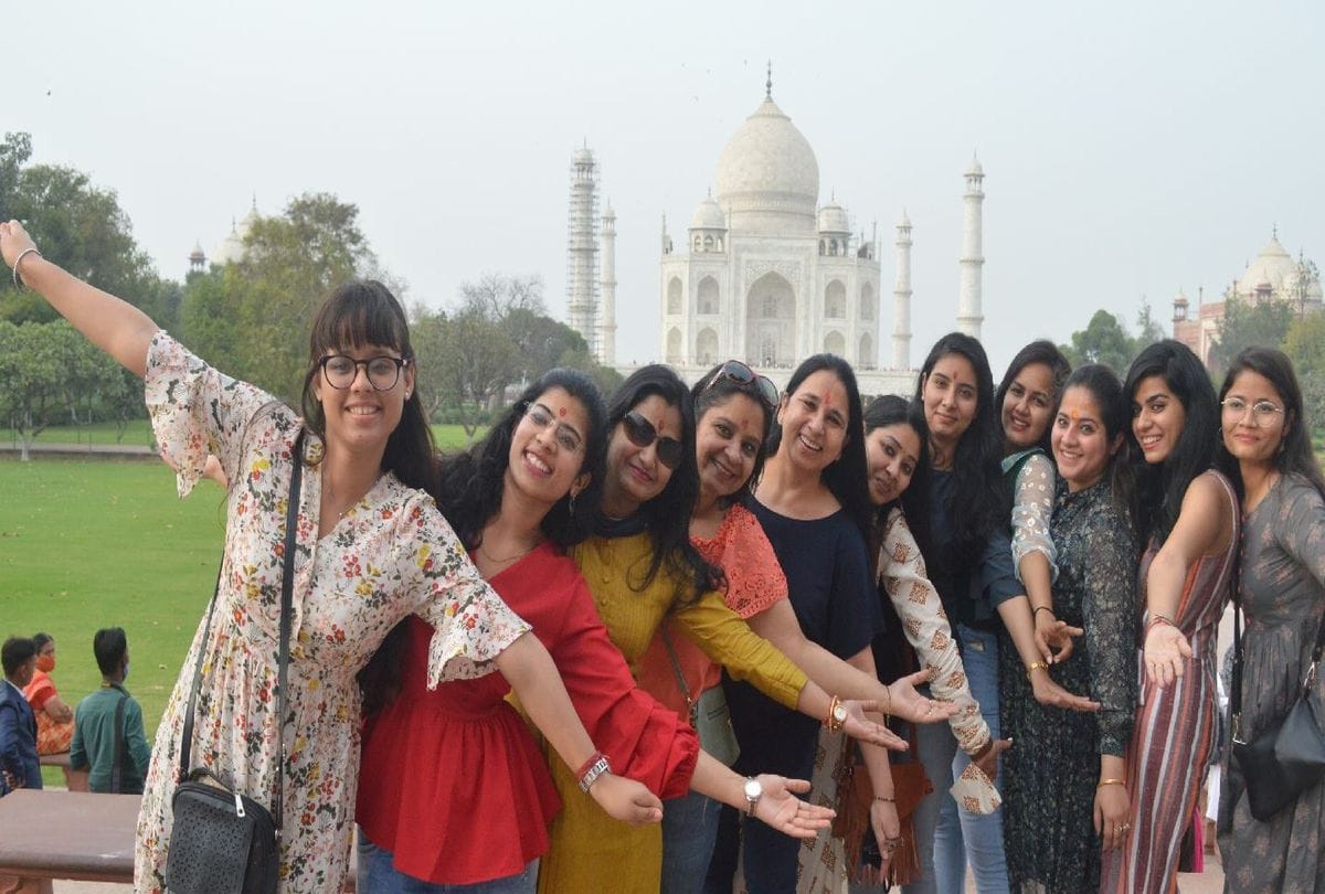 Taj Mahal Entry Free At Woman's Day