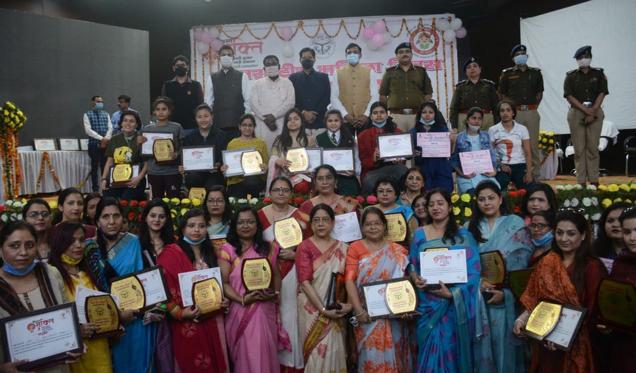 women awarded on women's day in moradabad