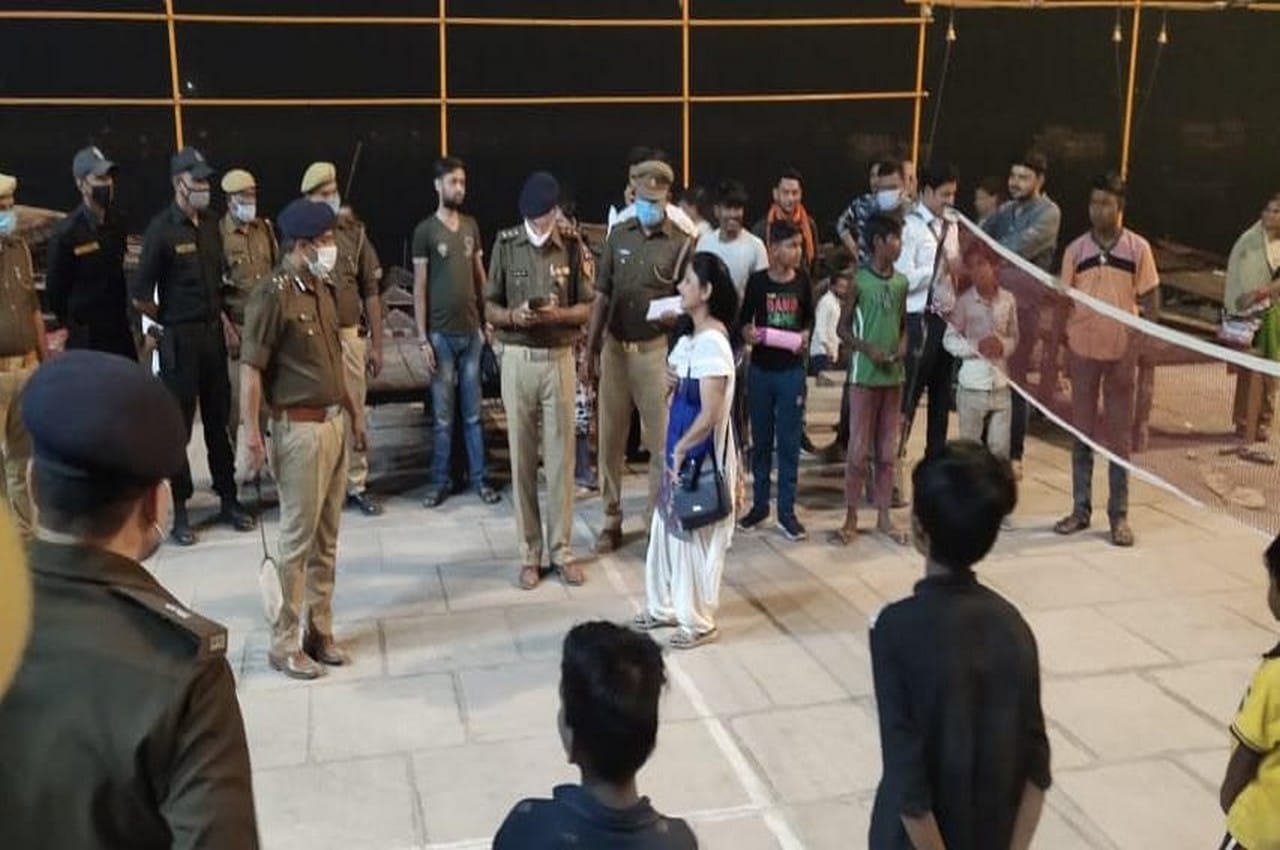 Varanasi SSP played badminton with children