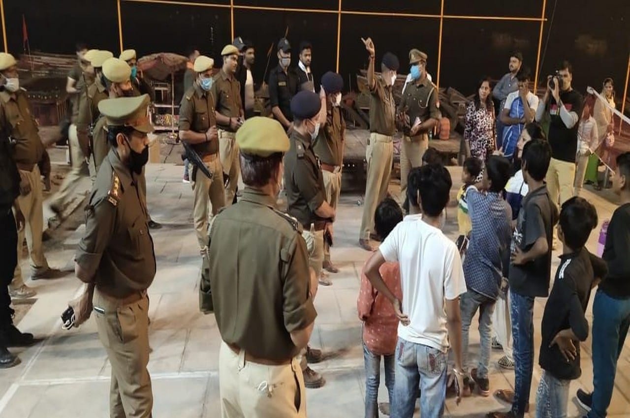 Varanasi SSP played badminton with children