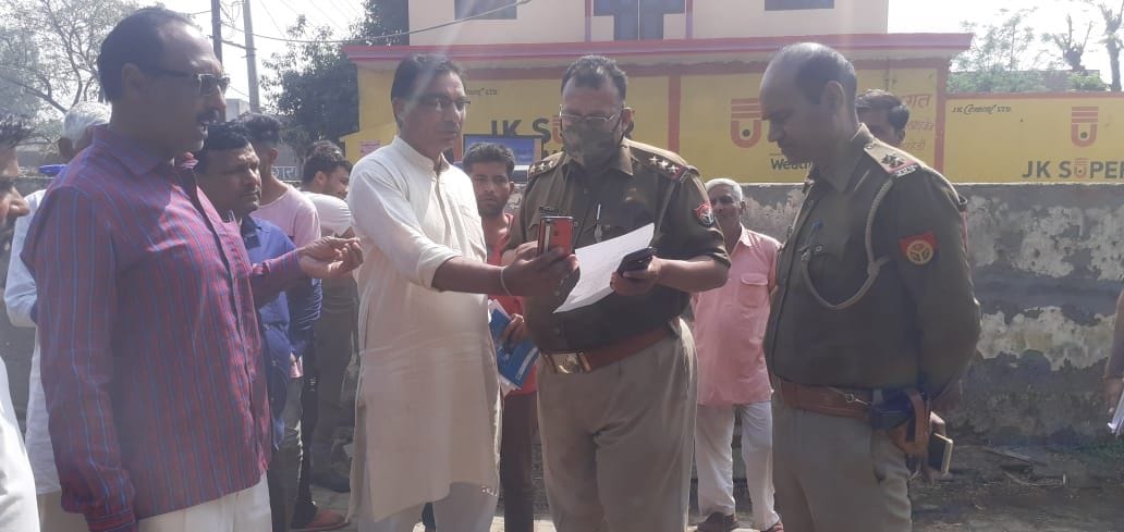 Uproar over the death of two cows in Bhokarhedi