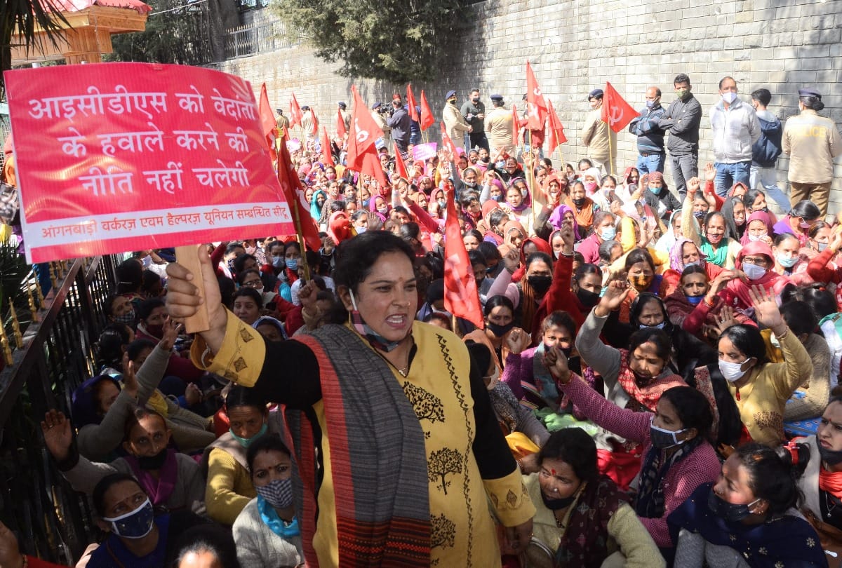 anganwadi workers protest outside himachal pradesh vidhan sabha in shimla