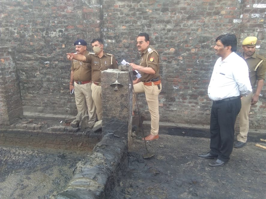Kanwariya died after falling in a muddy pit