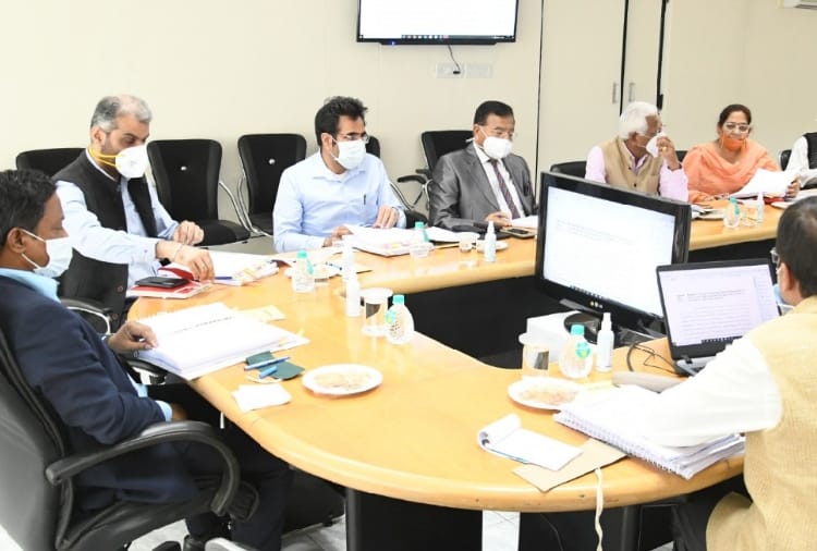 Chandigarh : Meeting held between councilors and officials in UT Secretariat 