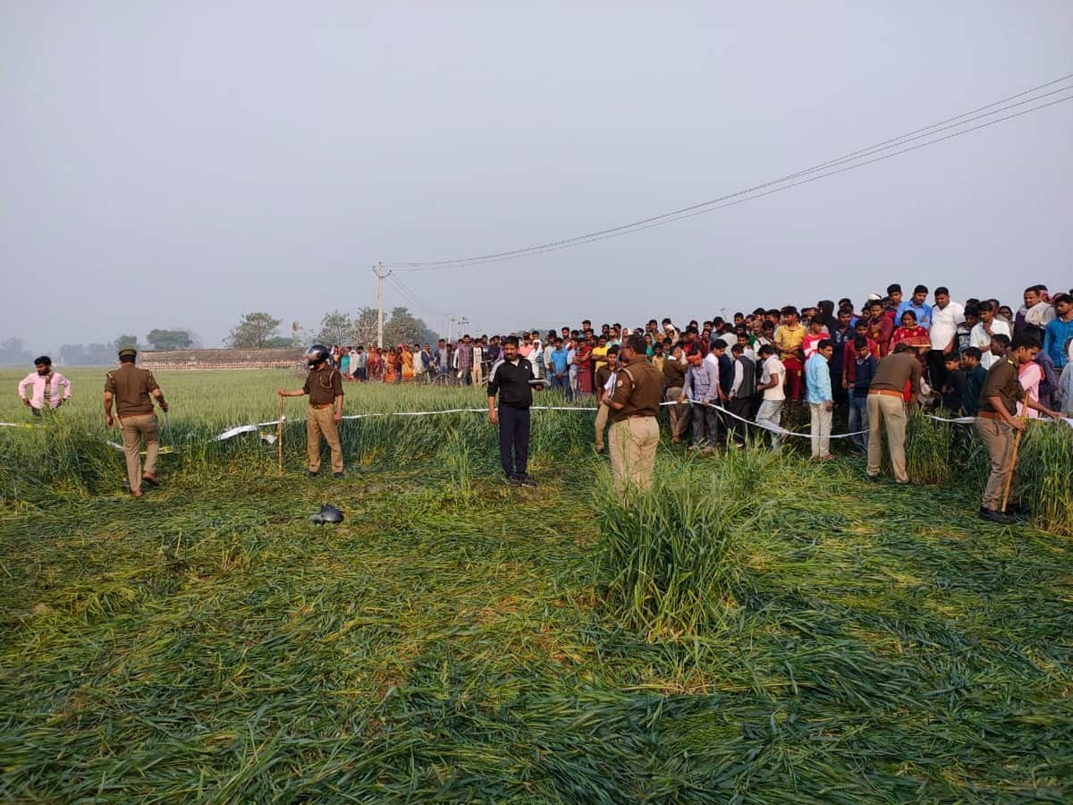 Dead body found in field bike recovered on road in azamgarh up