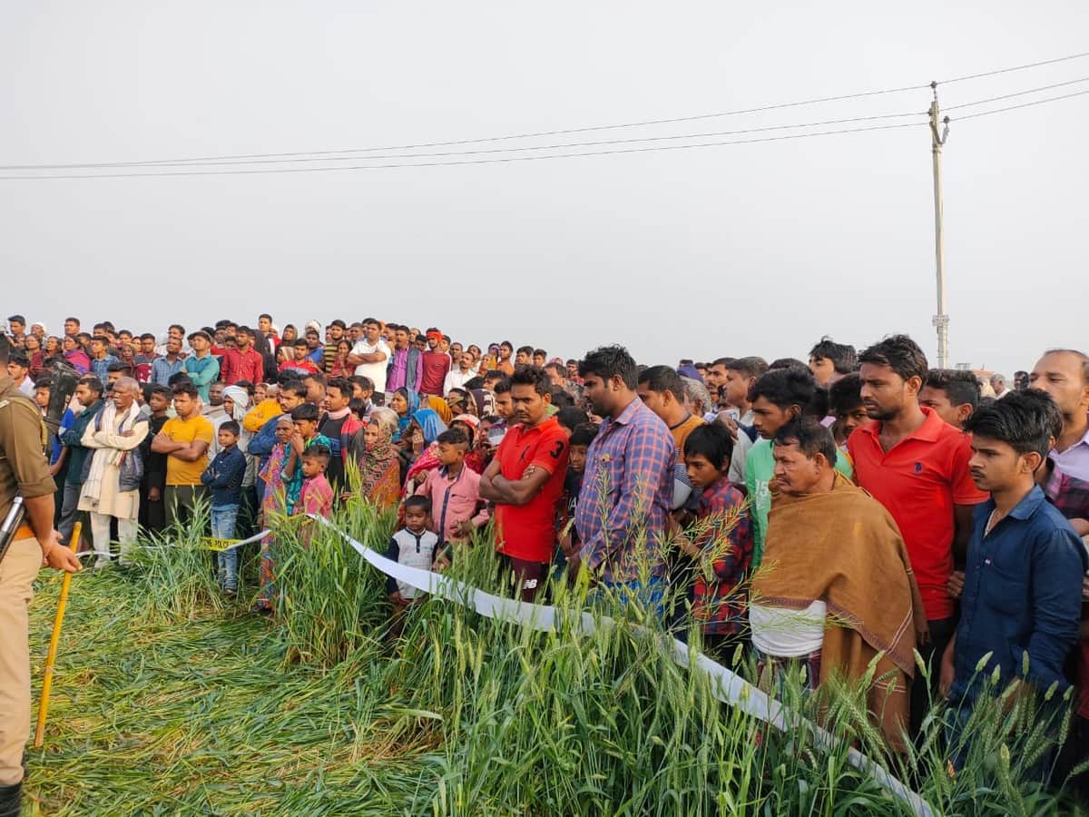 Dead body found in field bike recovered on road in azamgarh up
