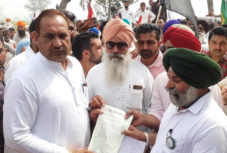 Haryana : Farmers gave ultimatum to MLAs for voting in favor of no confidence motion