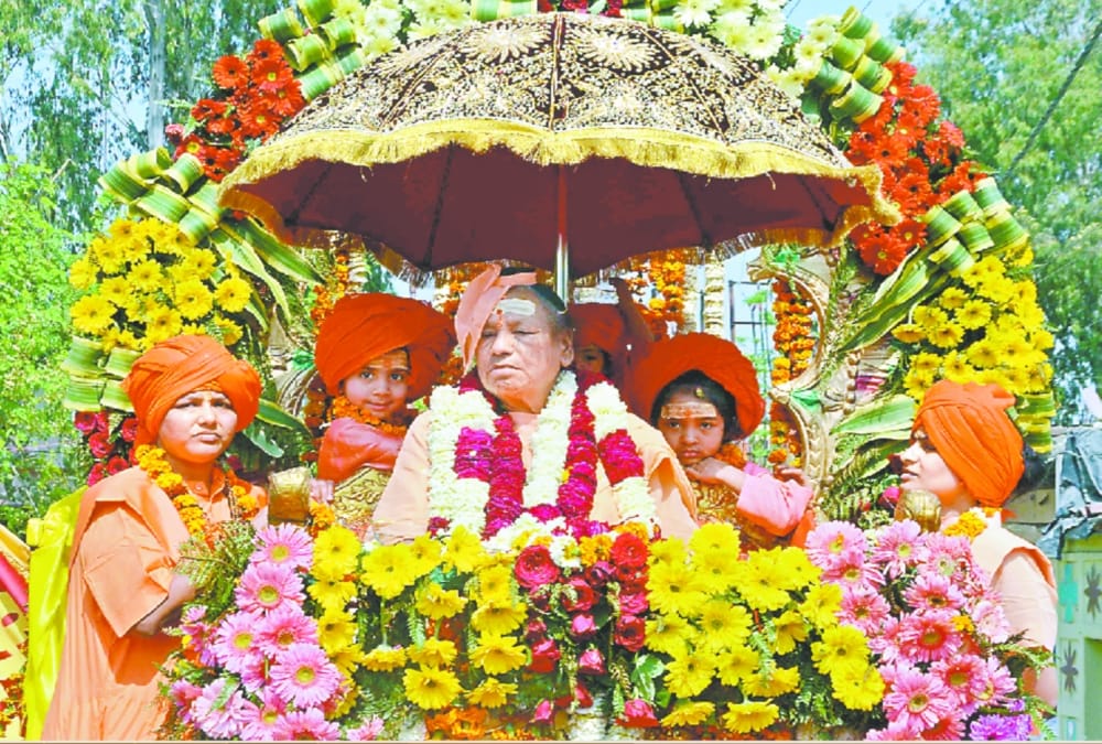 Haridwar Kumbh Mela 2021: Women Mahamandaleshwar drew attention in Peshwai photos