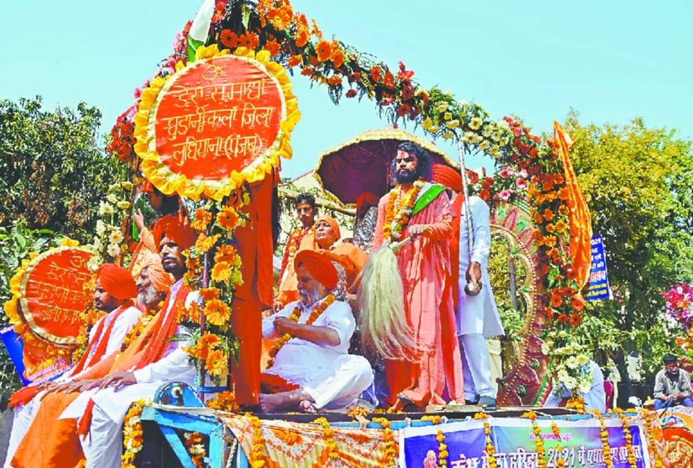 Haridwar Kumbh Mela 2021: Women Mahamandaleshwar drew attention in Peshwai photos