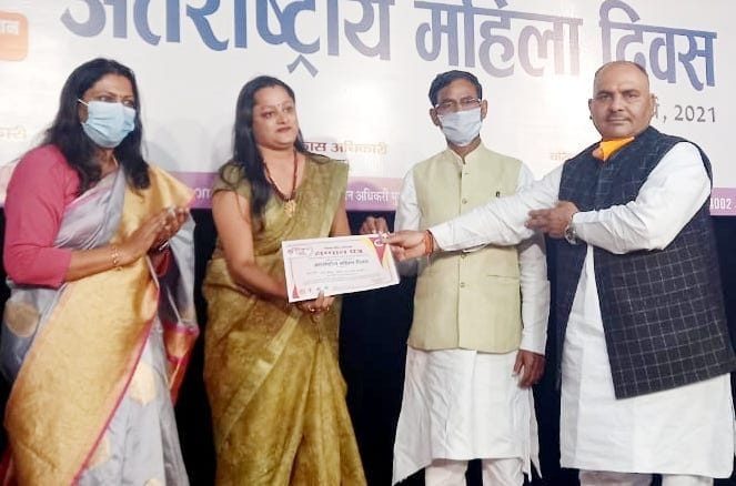 65 women honored at Shri Ram College