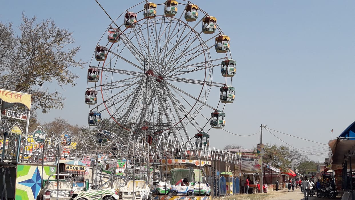 Shops started decorating in Tameshwarnath Dham