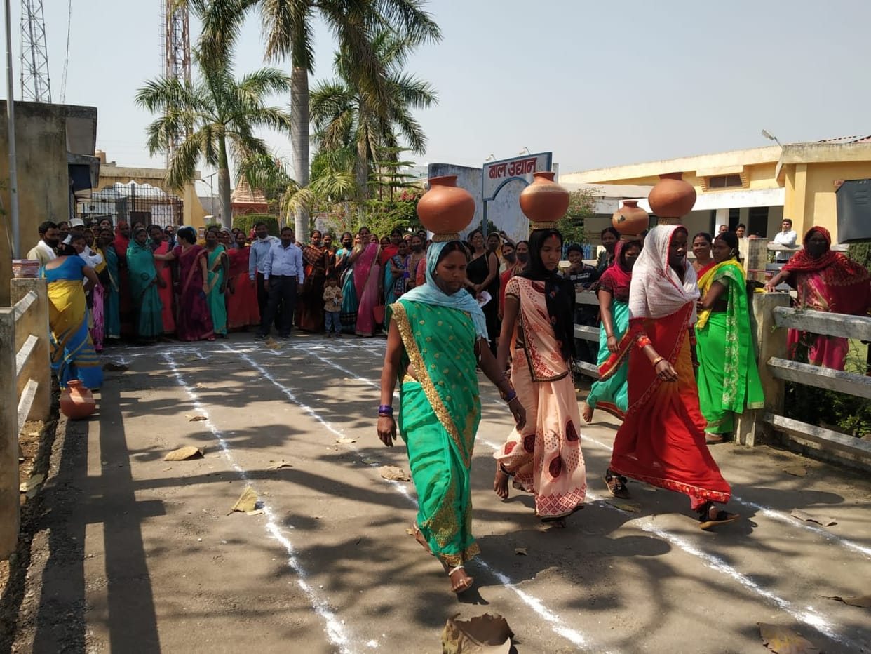 Women showed talent in pitcher and makeup race