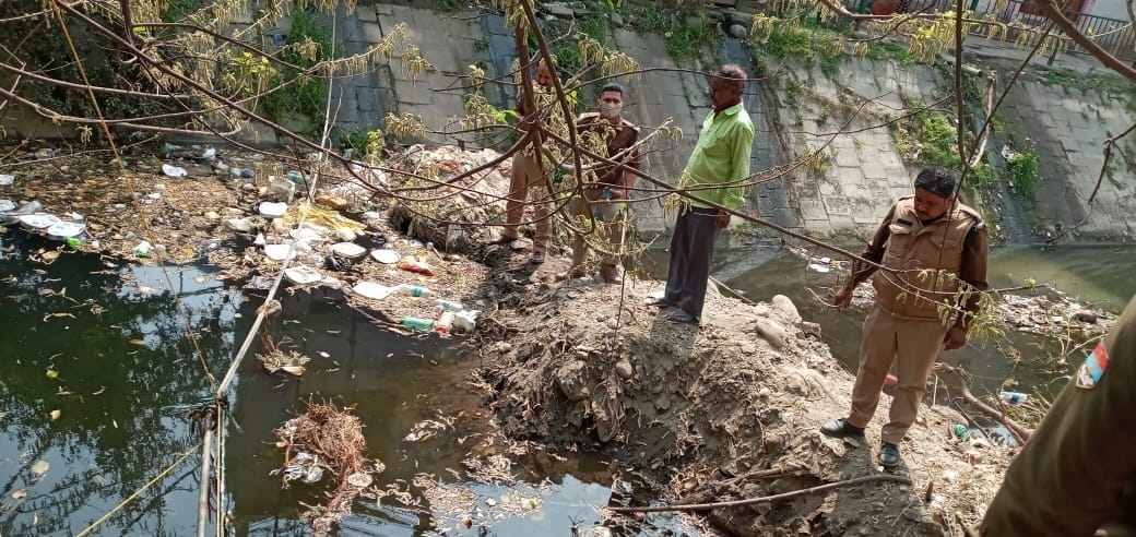 Dead body of unknown man found in canal