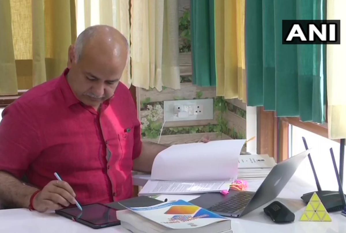 finance minister of manish sisodia present delhi budget 2021 in assembly