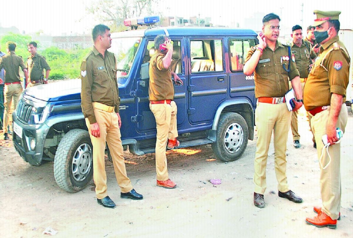 Loot With Up Minister Laxmi Narayan Gas Agency Employee Crime News