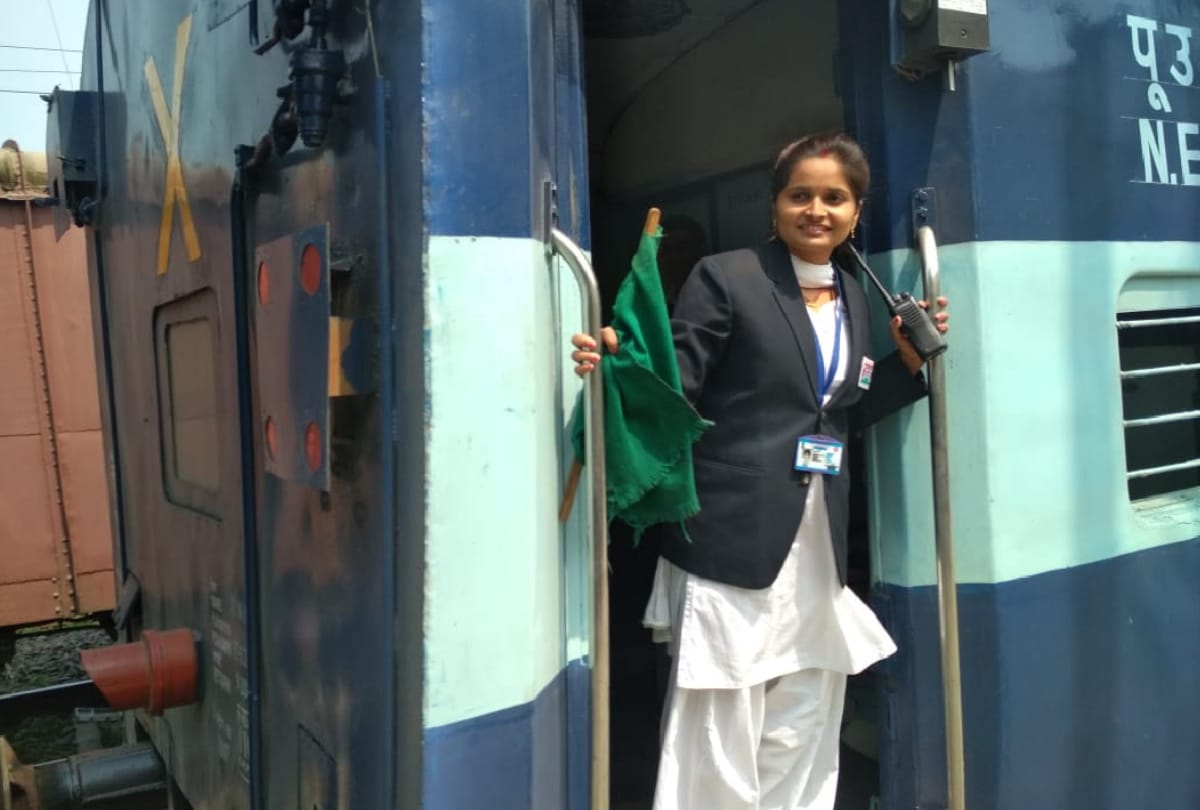 Women railway workers run Maurya Express from Chapra to Gorakhpur