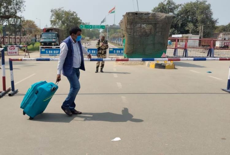Woman return india from Pakistan after two year