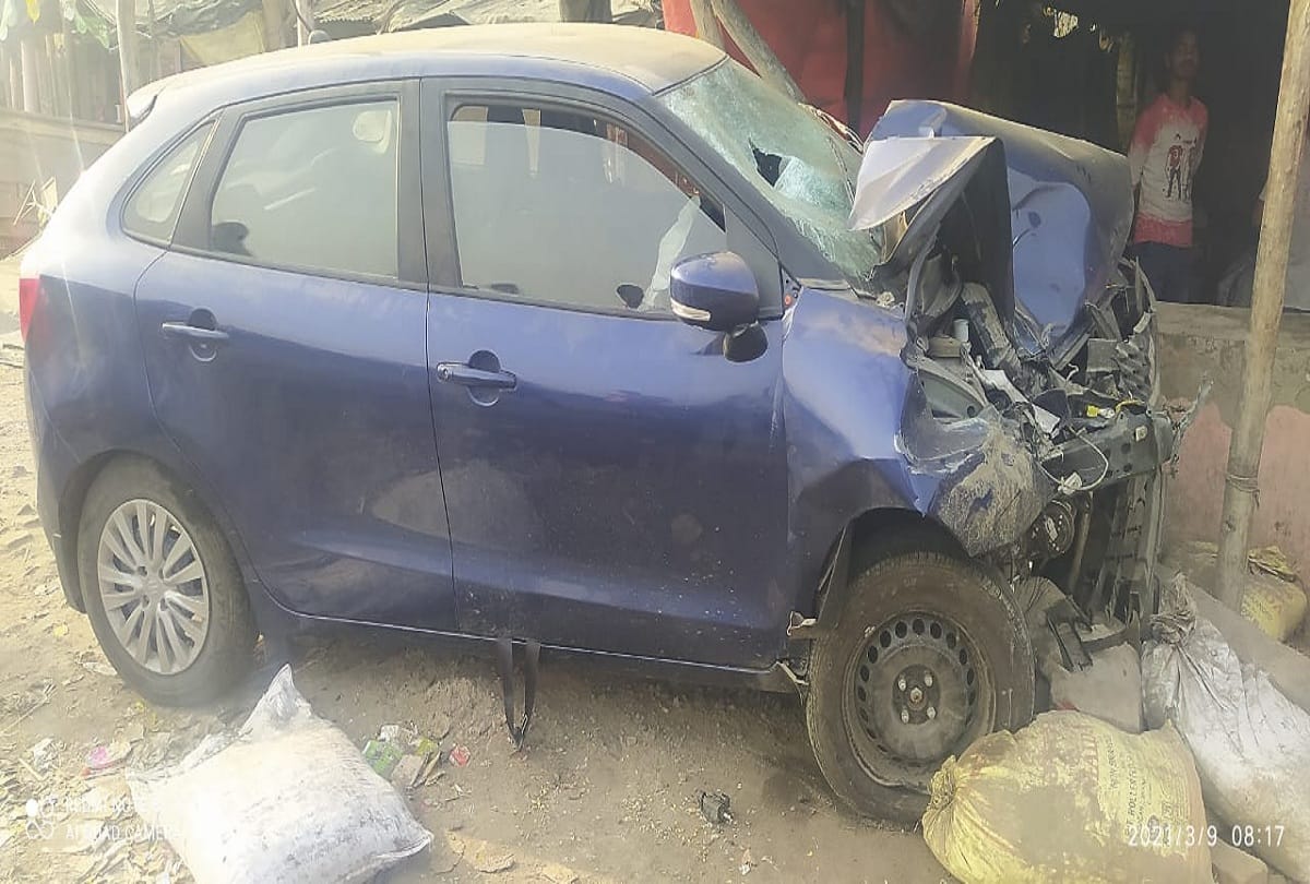 car collided with Tempo in Shahjahanpur of uttar pradesh