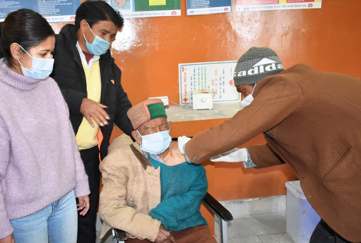india first voter Shyam Saran Negi takes first dose of COVID-19 vaccine
