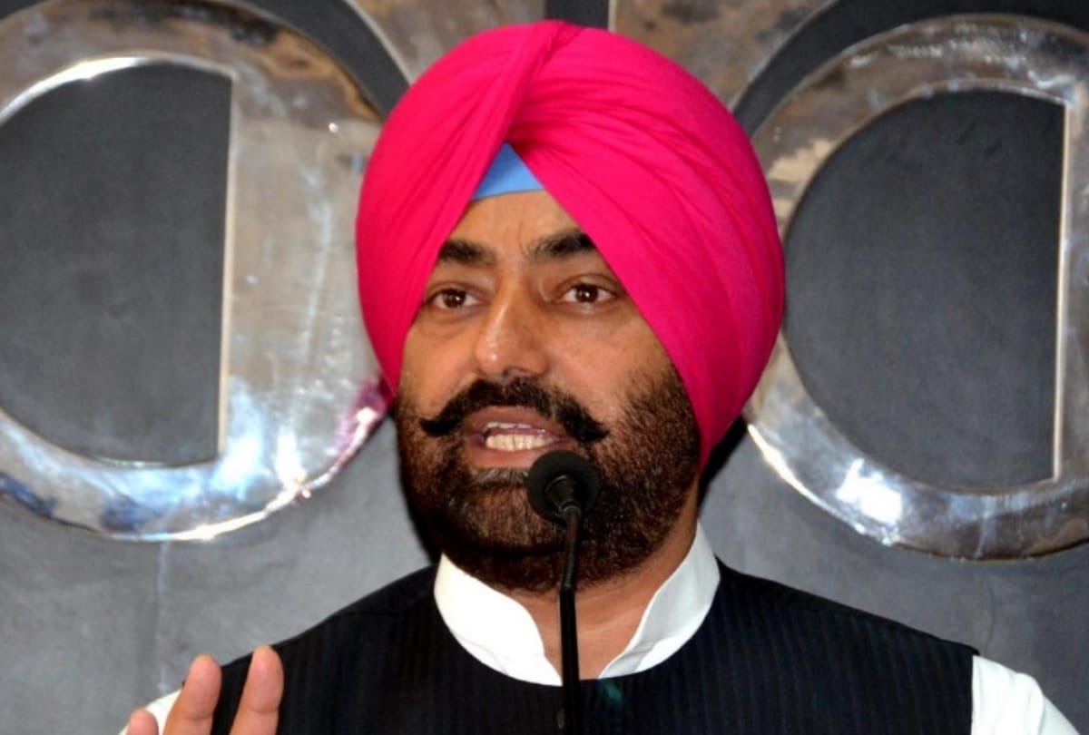 Sukhpal Khaira accuses Balbir Singh Seechewal of grabbing land
