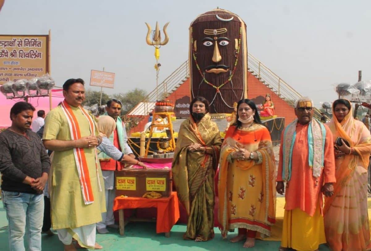 Ravindra Jadeja Wife Riva Solanki Hawan In Vrindavan Kumbh