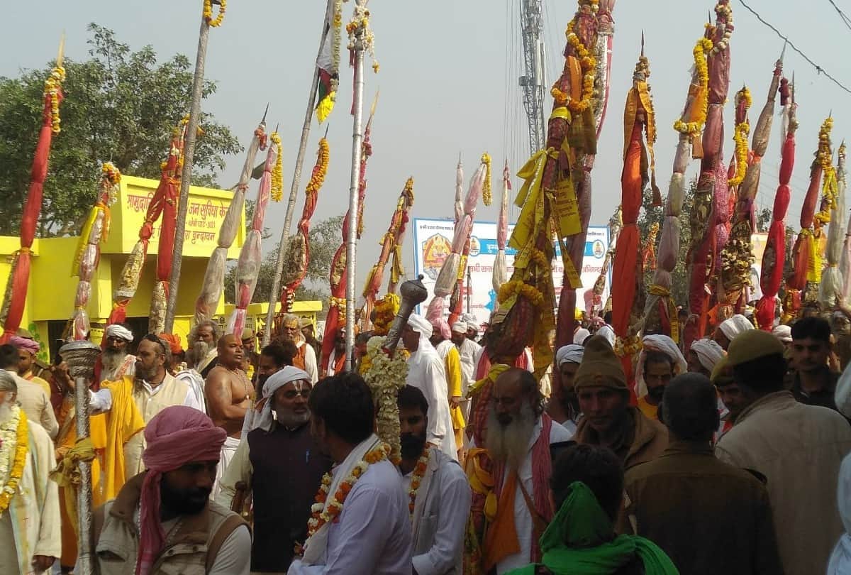 vrindavan kumbh mela: people warms welcome the saints during shahi peshwai in vrindavan