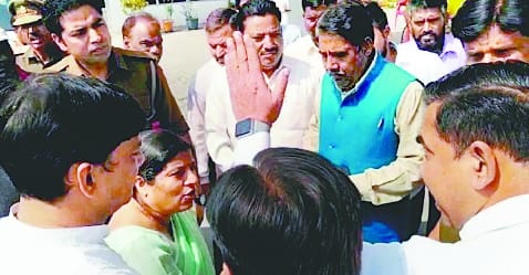 Two BJP groups clashed in Sampurnanagar, firing