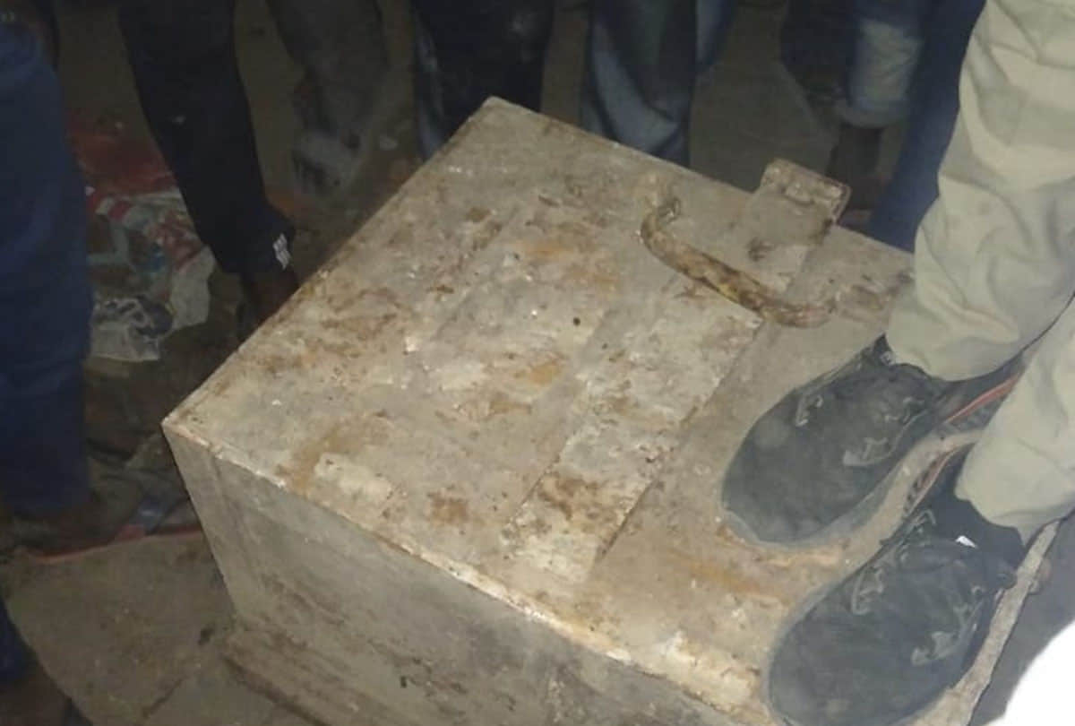 tijori found in excavation in Kanpur