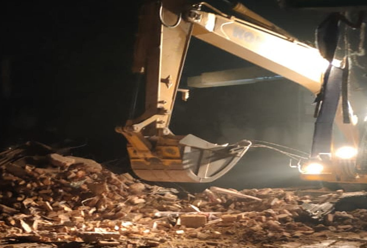 Kanpur: In the hope of treasure, the mangalamukhi claimed the vault found in the excavation, told this