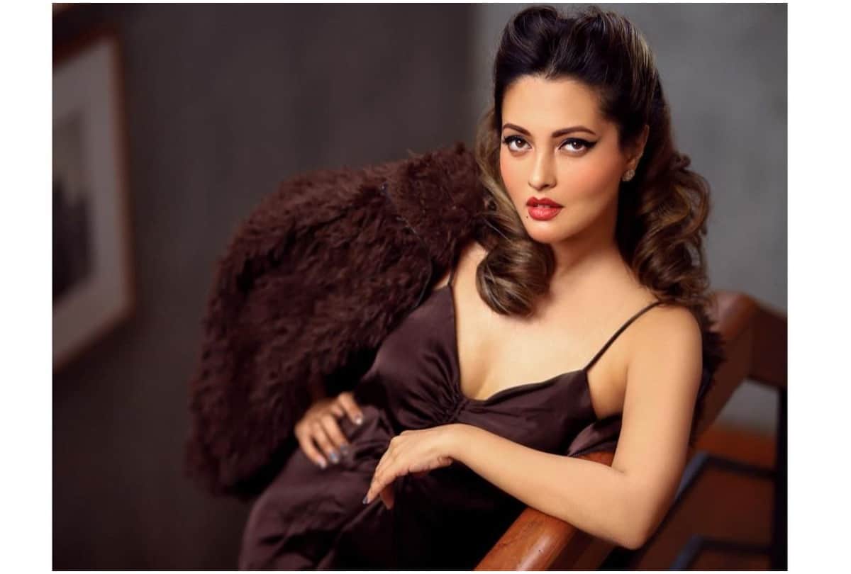 Actress Riya Sen Hot And Bold Photos Goes Viral On Social Media