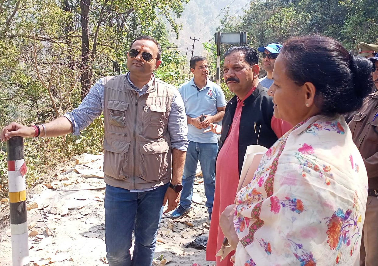 Instructions for solving the obstacle of ropeway construction, DM inspected the ropeway site