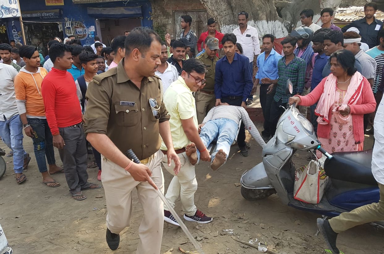Temp in front of gurudwara, two people injured