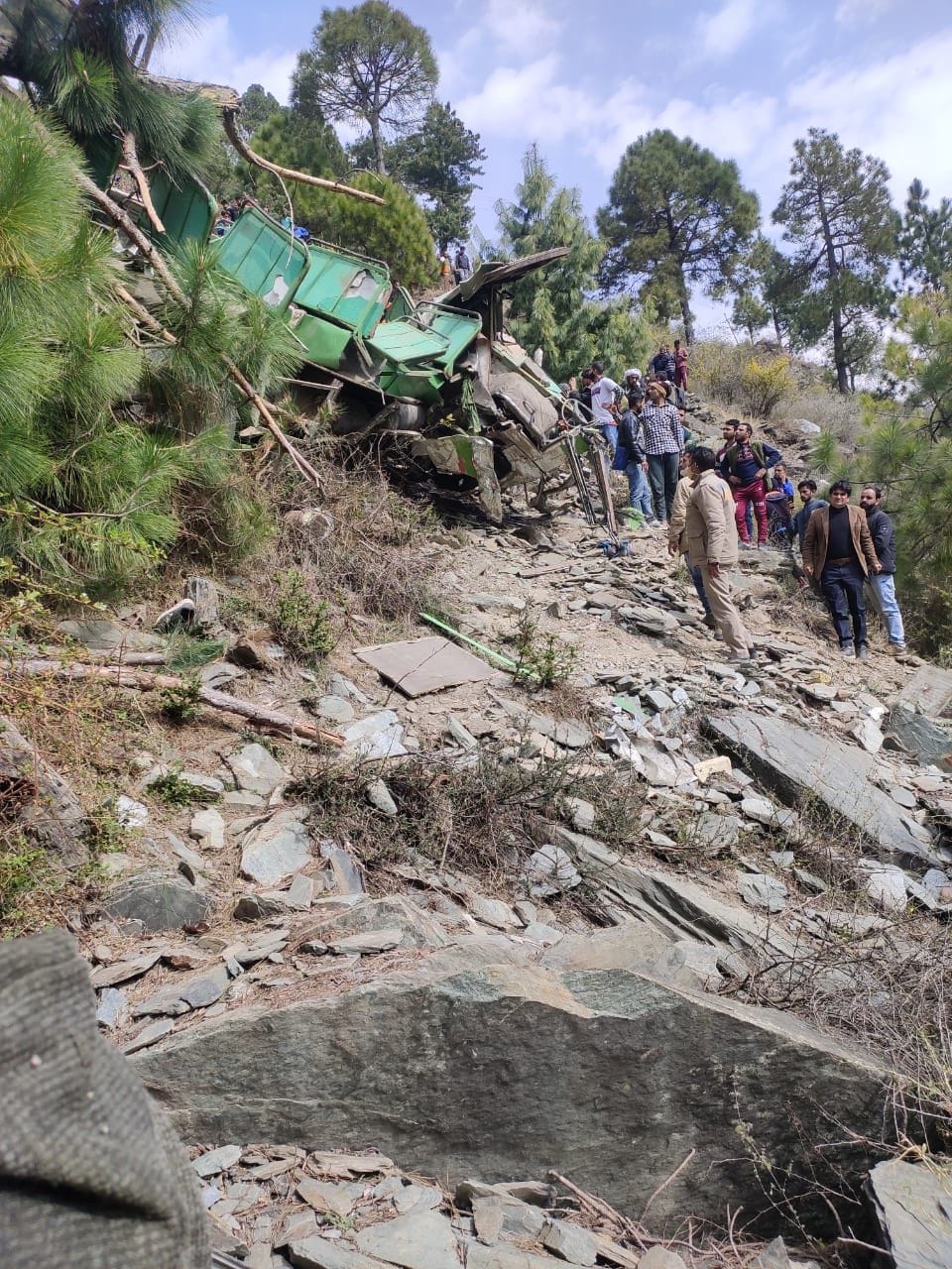 Ambulances fell short on the spot, sent three injured in one
