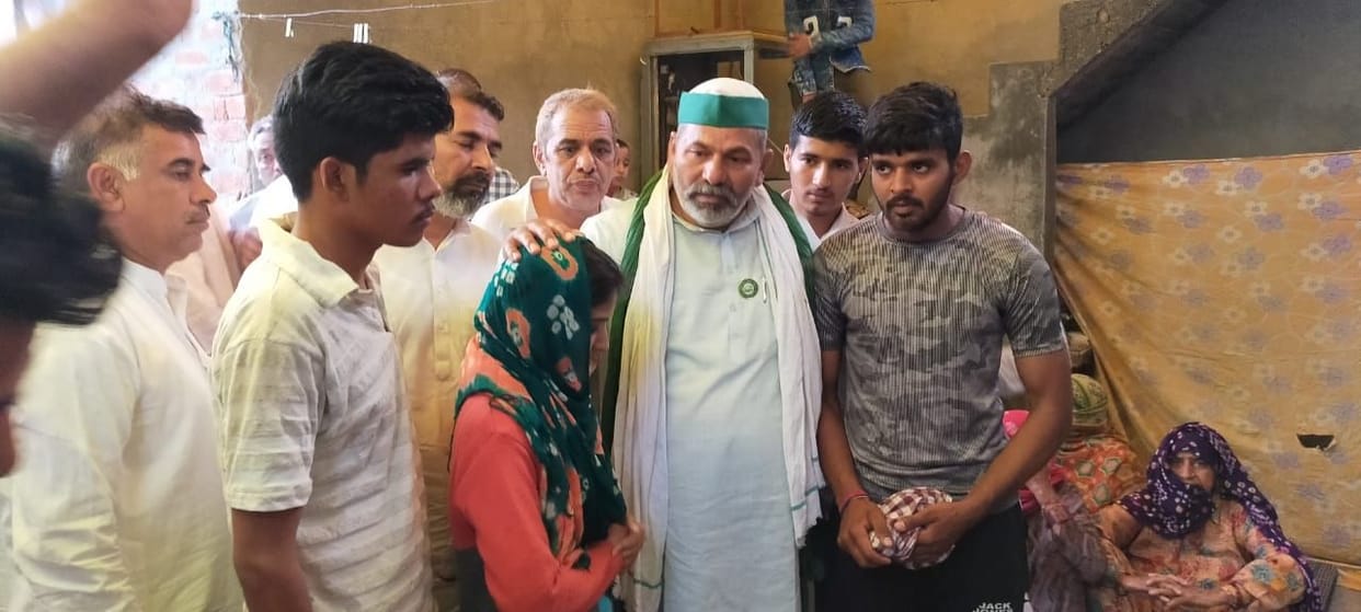 dushyat chautal can not go against govt : tickait