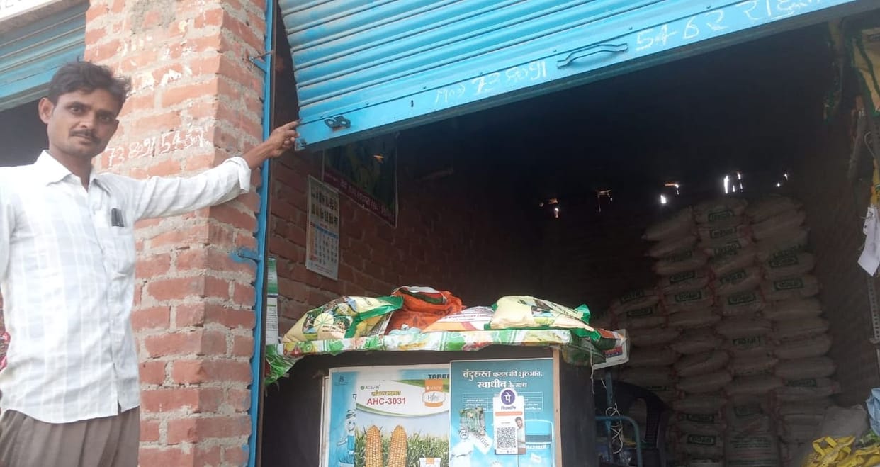 Two lakhs stolen from manure-seed shop