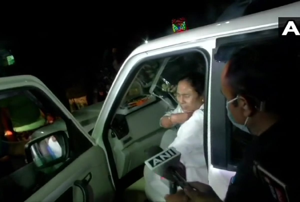 Nandigram: West Bengal CM Mamata Banerjee says she has suffered an injury in her leg after few people pushed her