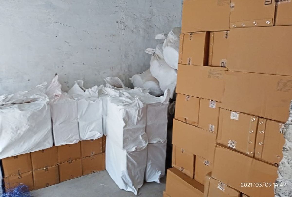 Drug Department And Police Raid At Transport Godown Caught 80 Lakh Rupees Illegal Medicine